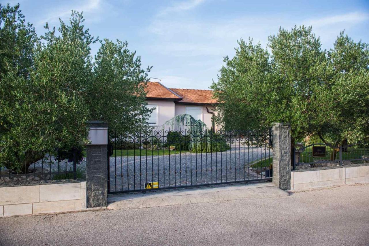 Villa Aleksandra Любушки Экстерьер фото